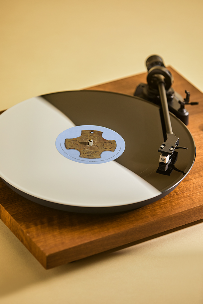 Man's Best Friend Alt Cover LP | Sabrina Carpenter Official AU Store ...